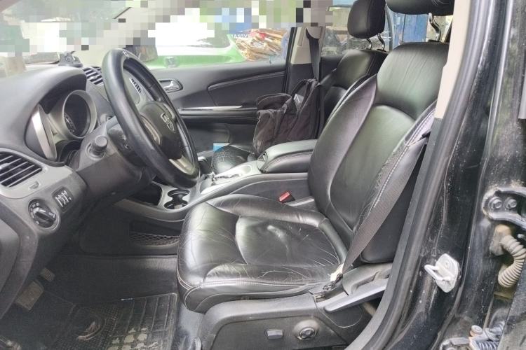 Used Dodge Journey 2013 2.4L Two-Wheel Drive Luxury Version Left Front Seat