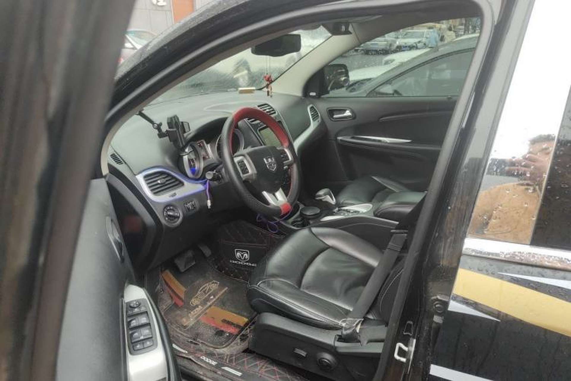 Used Dodge Journey 2013 2.4L Two-Wheel Drive Luxury Version Left Front Seat