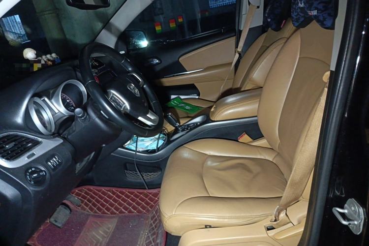 Used Dodge Journey 2013 2.4L Two-Wheel Drive Luxury Version Left Front Seat