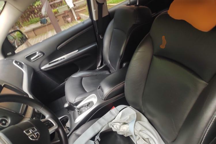 Used Dodge Journey 2013 2.4L Two-Wheel Drive Luxury Version Left Front Seat