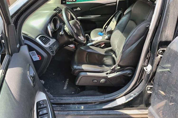 Used Dodge Journey 2013 2.4L Two-Wheel Drive Luxury Version Left Front Seat