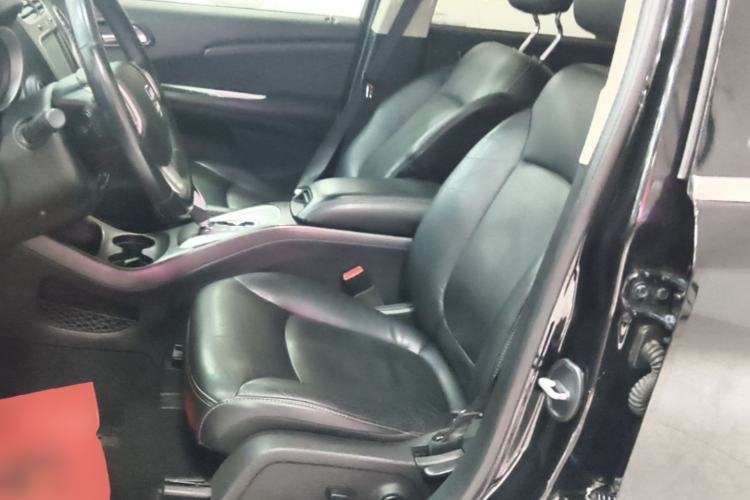Used Dodge Journey 2013 2.4L Two-Wheel Drive Luxury Version Left Front Seat