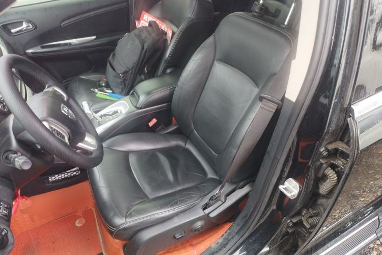 Used Dodge Journey 2013 2.4L Two-Wheel Drive Luxury Version Left Front Seat