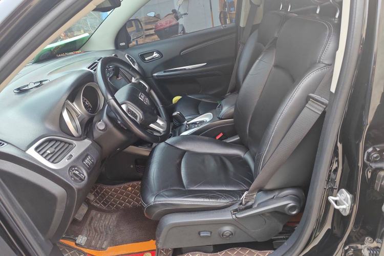 Used Dodge Journey 2013 2.4L Two-Wheel Drive Luxury Version Left Front Seat