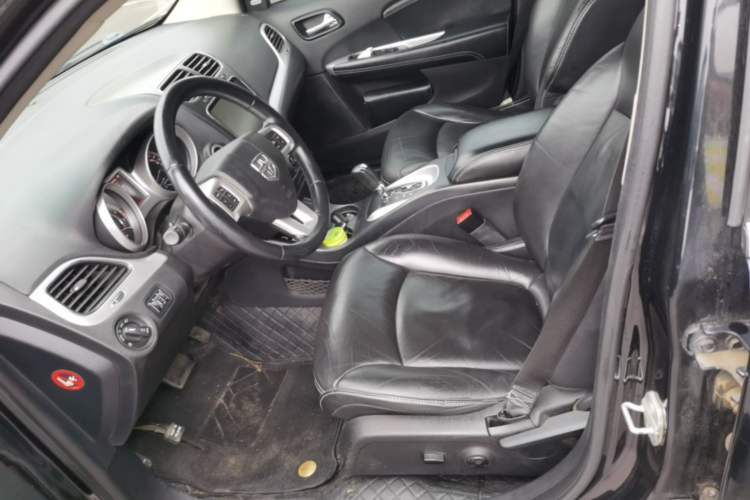 Used Dodge Journey 2013 2.4L Two-Wheel Drive Luxury Version Left Front Seat