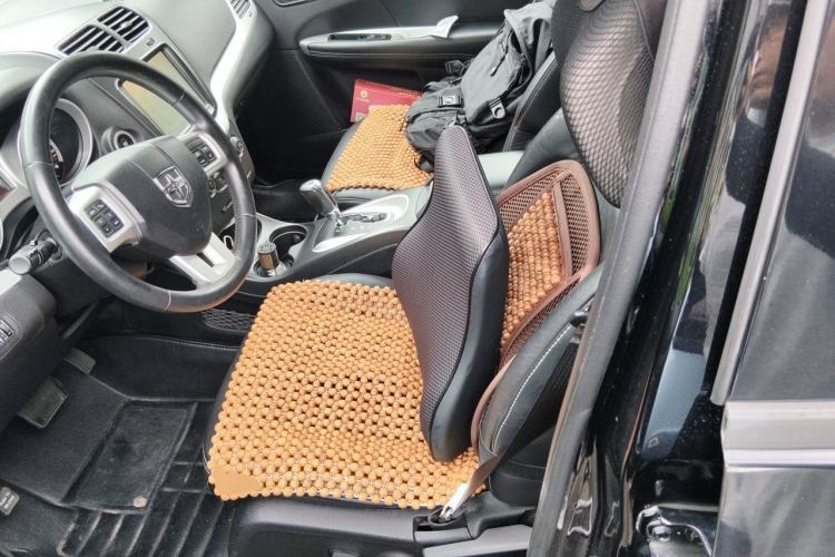 Used Dodge Journey 2013 2.4L Two-Wheel Drive Luxury Version Left Front Seat