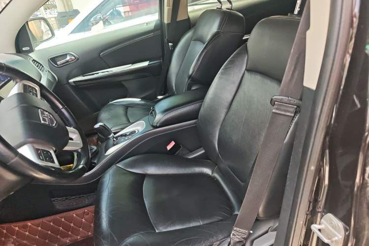Used Dodge Journey 2013 2.4L Two-Wheel Drive Luxury Version Left Front Seat