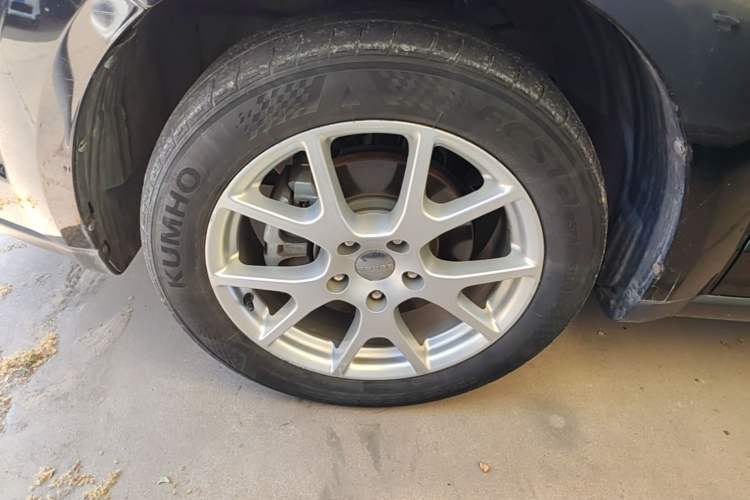 Used Dodge Journey 2013 2.4L Two-Wheel Drive Luxury Version Left Front Wheel Hub