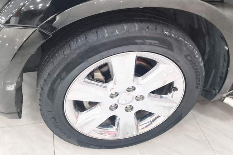 Used Dodge Journey 2013 2.4L Two-Wheel Drive Luxury Version Left Front Wheel Hub
