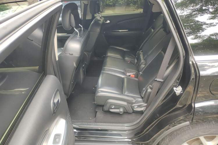 Used Dodge Journey 2013 2.4L Two-Wheel Drive Luxury Version Left Rear Seat