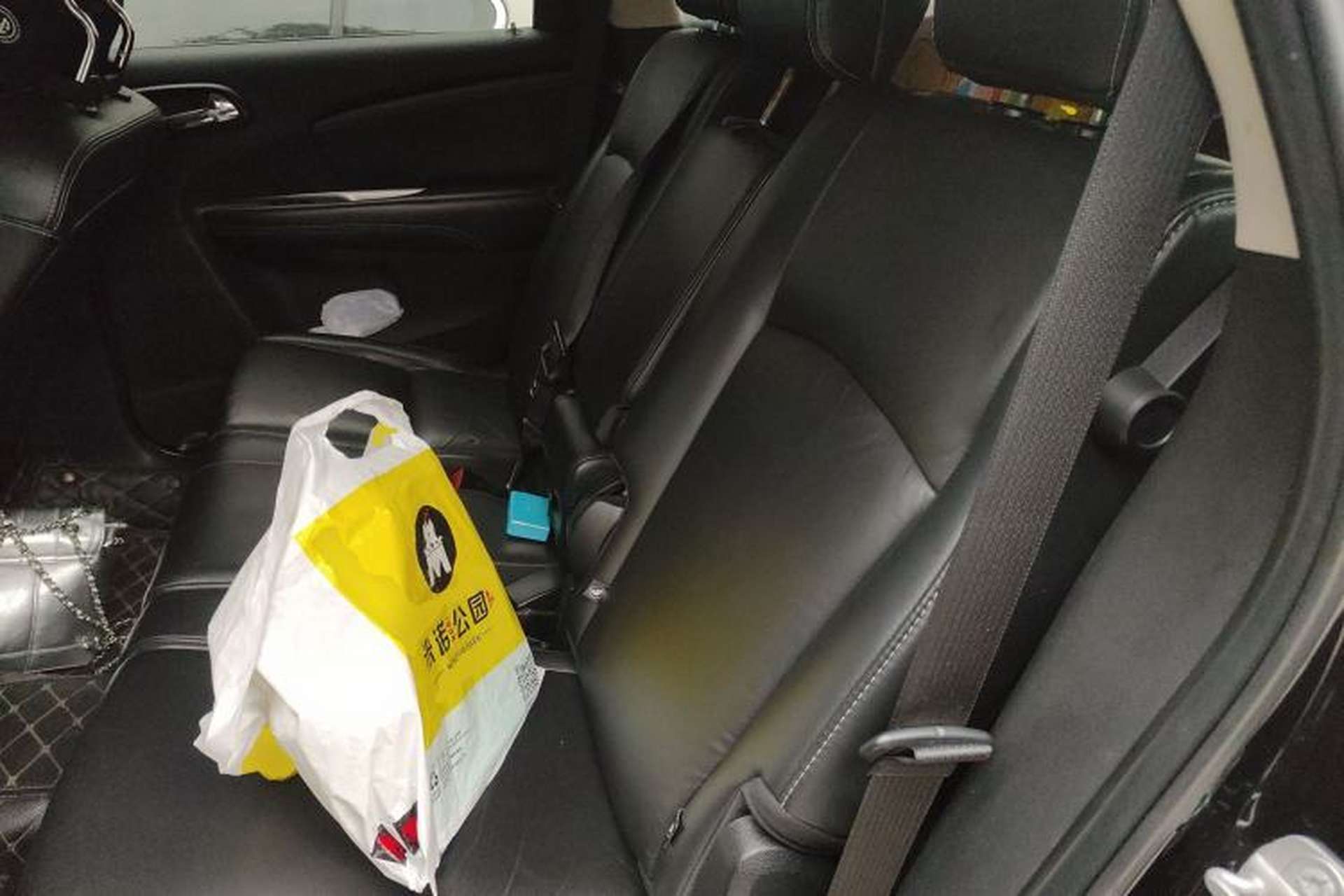 Used Dodge Journey 2013 2.4L Two-Wheel Drive Luxury Version Left Rear Seat
