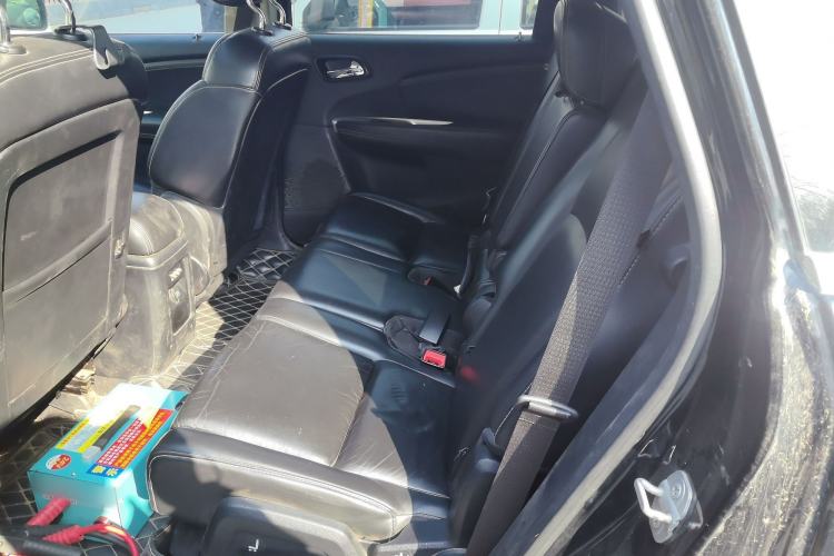 Used Dodge Journey 2013 2.4L Two-Wheel Drive Luxury Version Left Rear Seat