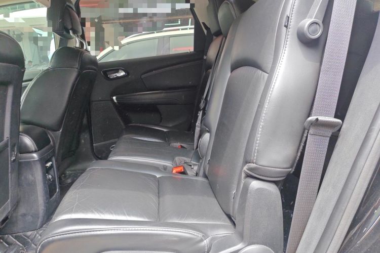 Used Dodge Journey 2013 2.4L Two-Wheel Drive Luxury Version Left Rear Seat