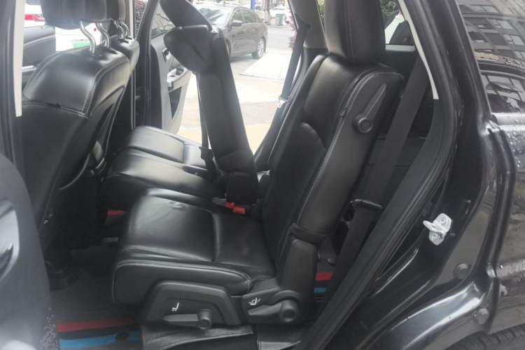 Used Dodge Journey 2013 2.4L Two-Wheel Drive Luxury Version Left Rear Seat