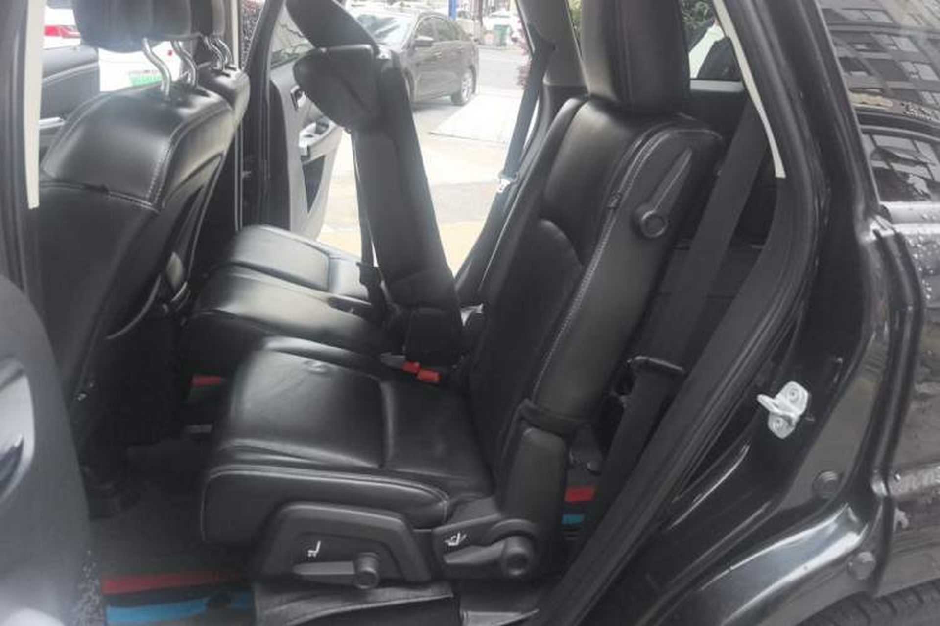 Used Dodge Journey 2013 2.4L Two-Wheel Drive Luxury Version Left Rear Seat