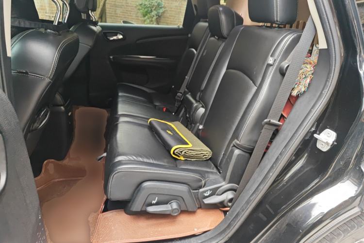 Used Dodge Journey 2013 3.6L Four-Wheel Drive Flagship Edition Left Rear Seat
