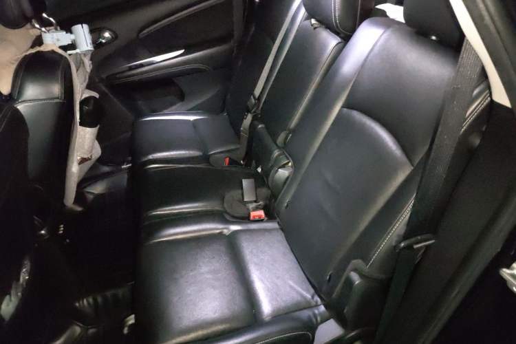 Used Dodge Journey 2013 2.4L Two-Wheel Drive Luxury Version Left Rear Seat