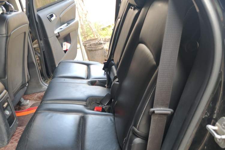 Used Dodge Journey 2013 2.4L Two-Wheel Drive Luxury Version Left Rear Seat