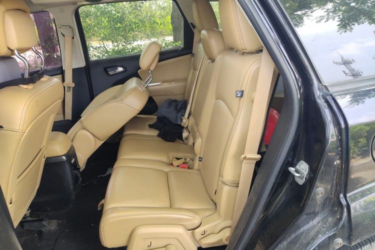 Used Dodge Journey 2013 2.4L Two-Wheel Drive Luxury Version Left Rear Seat