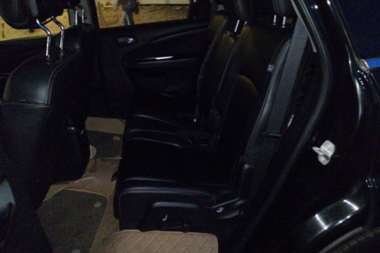 Used Dodge Journey 2013 2.4L Two-Wheel Drive Luxury Version Left Rear Seat