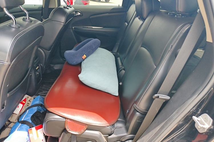 Used Dodge Journey 2013 2.4L Two-Wheel Drive Luxury Version Left Rear Seat
