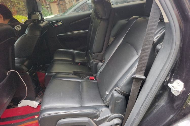 Used Dodge Journey 2013 2.4L Two-Wheel Drive Luxury Version Left Rear Seat