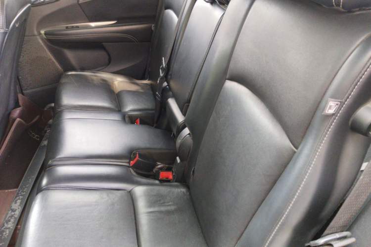 Used Dodge Journey 2013 2.4L Two-Wheel Drive Luxury Version Left Rear Seat