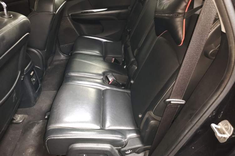 Used Dodge Journey 2013 2.4L Two-Wheel Drive Luxury Version Left Rear Seat