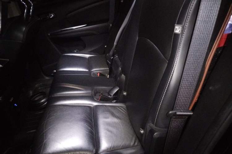 Used Dodge Journey 2013 2.4L Two-Wheel Drive Luxury Version Left Rear Seat
