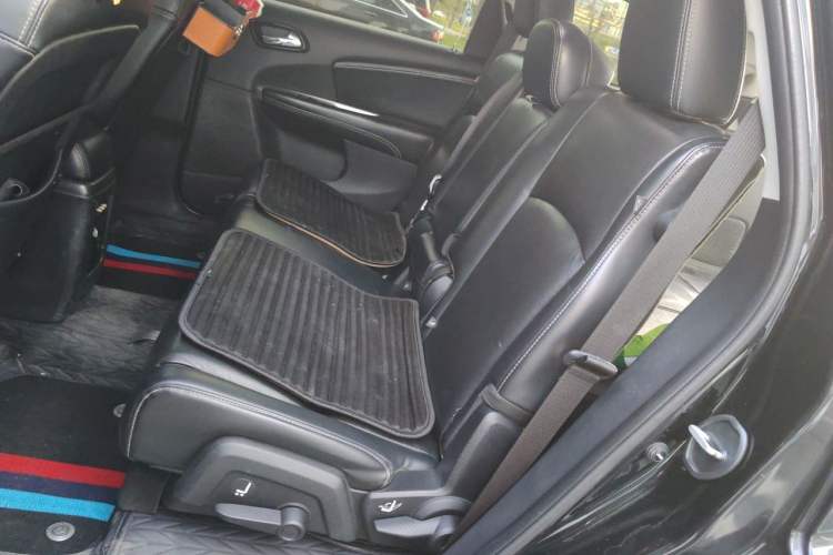 Used Dodge Journey 2013 3.6L Four-Wheel Drive Flagship Edition Left Rear Seat