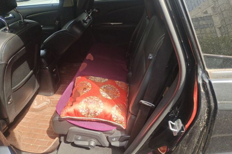 Used Dodge Journey 2013 2.4L Two-Wheel Drive Luxury Version Left Rear Seat
