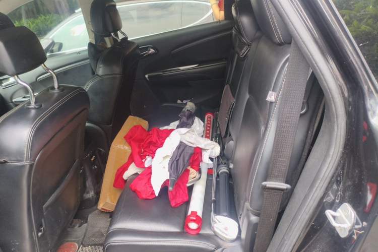 Used Dodge Journey 2013 2.4L Two-Wheel Drive Luxury Version Left Rear Seat