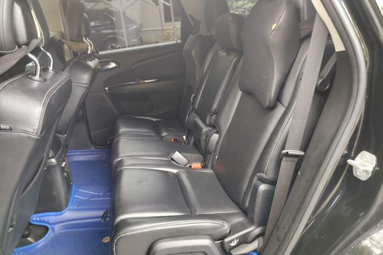 Used Dodge Journey 2013 2.4L Two-Wheel Drive Luxury Version Left Rear Seat