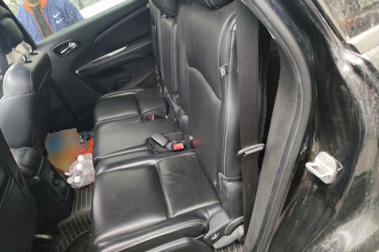 Used Dodge Journey 2013 2.4L Two-Wheel Drive Luxury Version Left Rear Seat