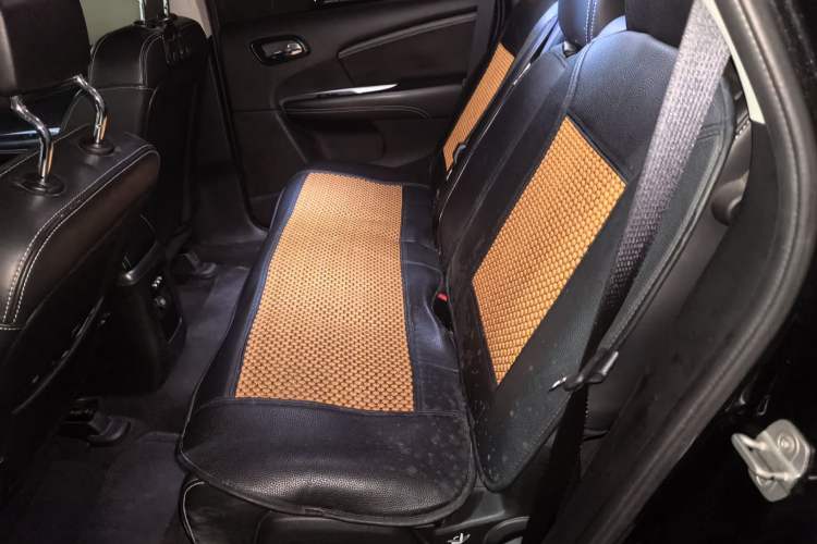 Used Dodge Journey 2013 2.4L Two-Wheel Drive Luxury Version Left Rear Seat