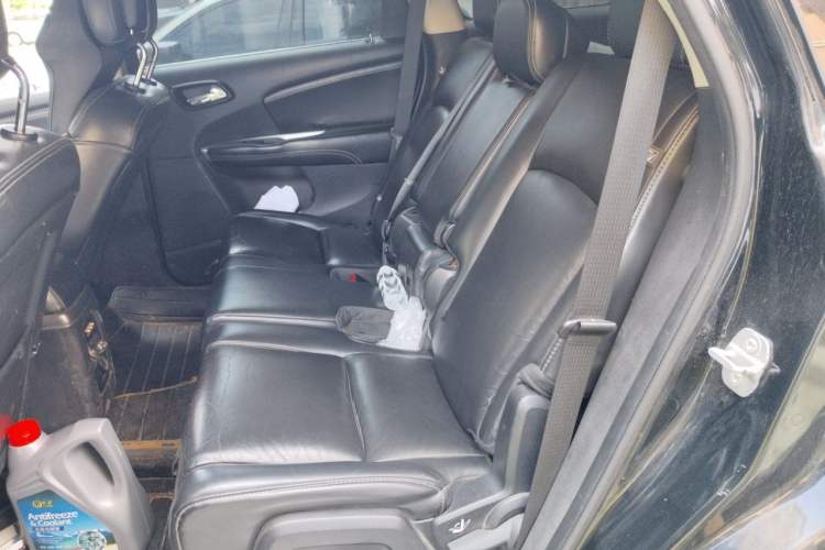 Used Dodge Journey 2013 2.4L Two-Wheel Drive Luxury Version Left Rear Seat