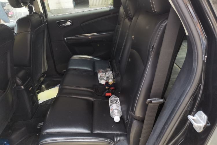 Used Dodge Journey 2013 2.4L Two-Wheel Drive Luxury Version Left Rear Seat