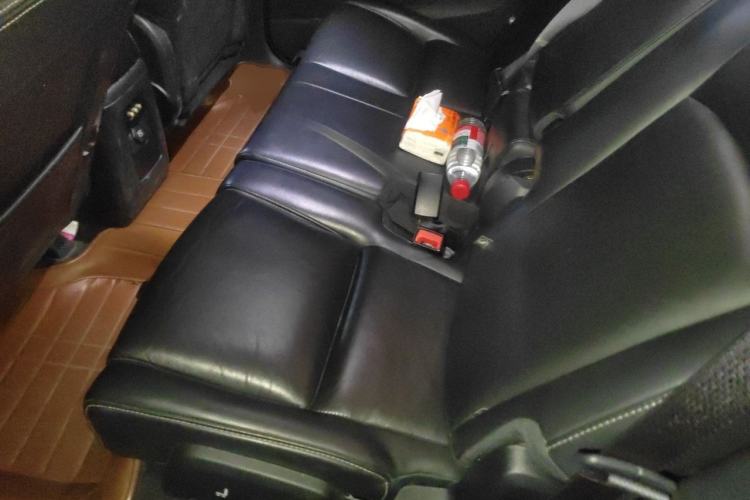 Used Dodge Journey 2013 2.4L Two-Wheel Drive Luxury Version Left Rear Seat