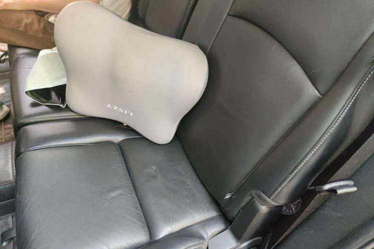 Used Dodge Journey 2013 2.4L Two-Wheel Drive Luxury Version Left Rear Seat