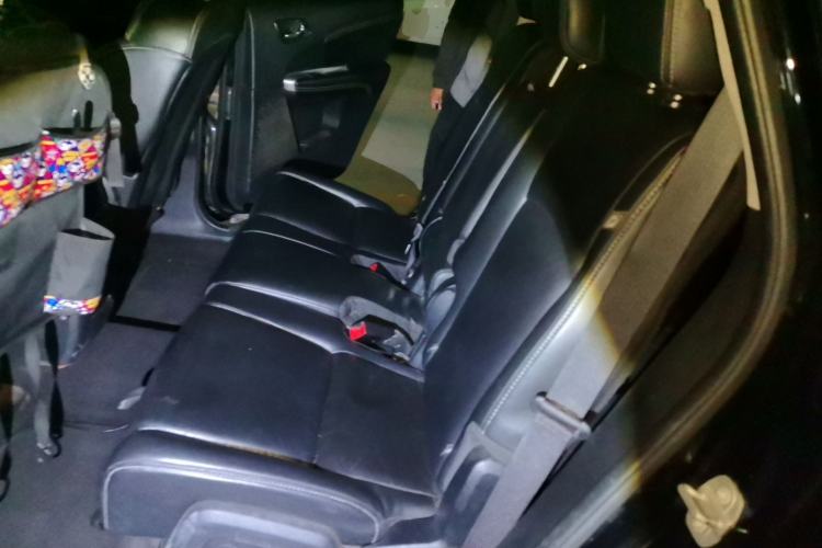 Used Dodge Journey 2013 3.6L Four-Wheel Drive Flagship Edition Left Rear Seat