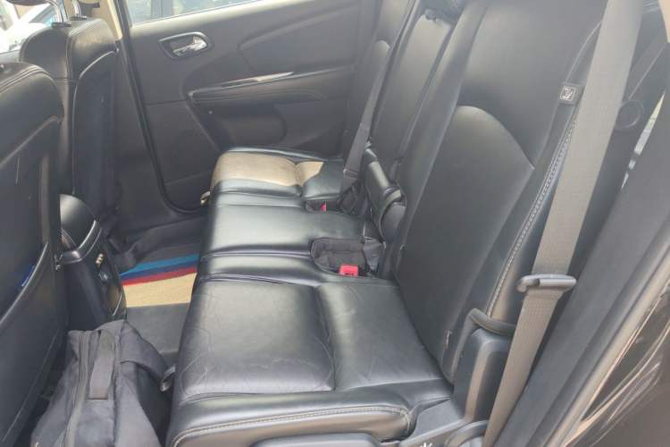 Used Dodge Journey 2013 2.4L Two-Wheel Drive Luxury Version Left Rear Seat