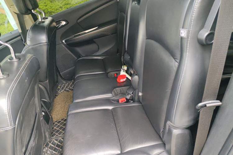 Used Dodge Journey 2013 2.4L Two-Wheel Drive Luxury Version Left Rear Seat
