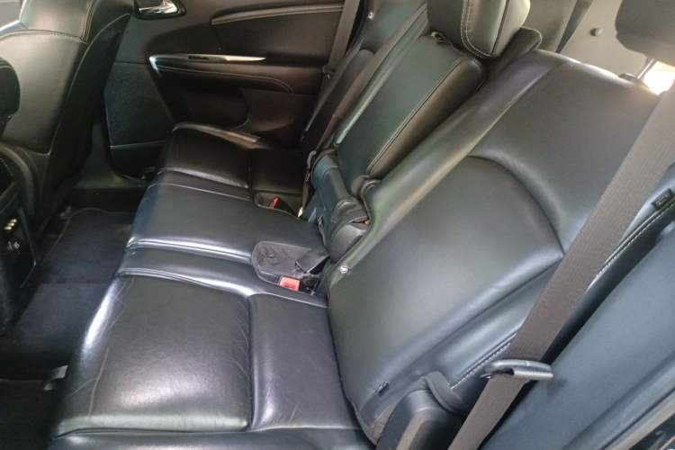 Used Dodge Journey 2013 2.4L Two-Wheel Drive Luxury Version Left Rear Seat