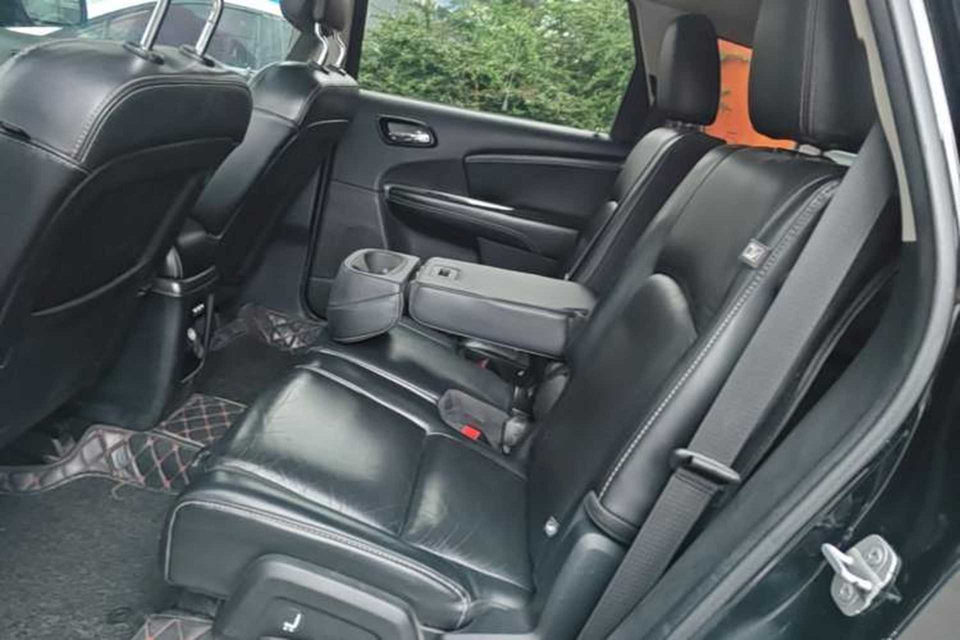 Used Dodge Journey 2013 2.4L Two-Wheel Drive Luxury Version Left Rear Seat