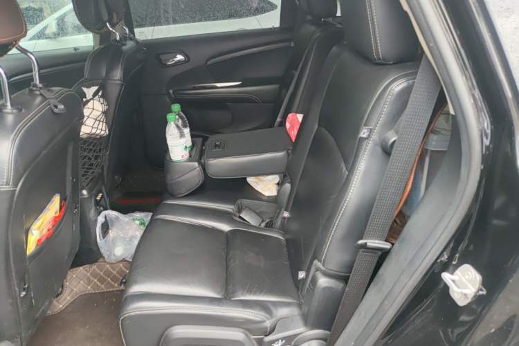 Used Dodge Journey 2013 2.4L Two-Wheel Drive Luxury Version Left Rear Seat