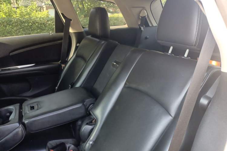 Used Dodge Journey 2013 2.4L Two-Wheel Drive Luxury Version Left Rear Seat