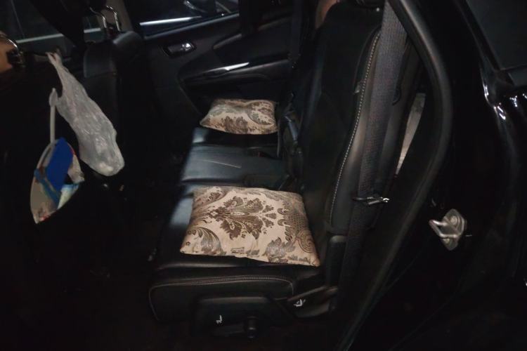Used Dodge Journey 2013 2.4L Two-Wheel Drive Luxury Version Left Rear Seat