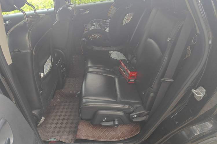 Used Dodge Journey 2013 2.4L Two-Wheel Drive Luxury Version Left Rear Seat