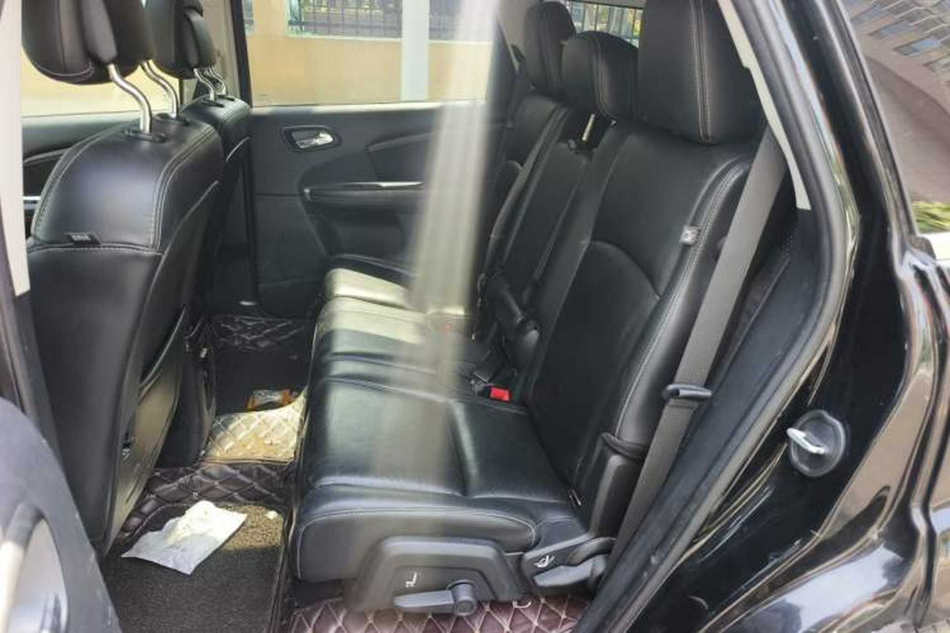 Used Dodge Journey 2013 2.4L Two-Wheel Drive Luxury Version Left Rear Seat