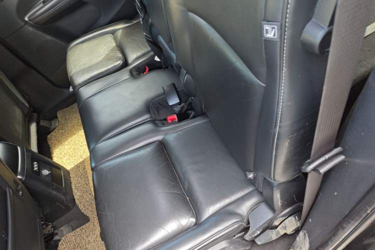 Used Dodge Journey 2013 2.4L Two-Wheel Drive Luxury Version Left Rear Seat